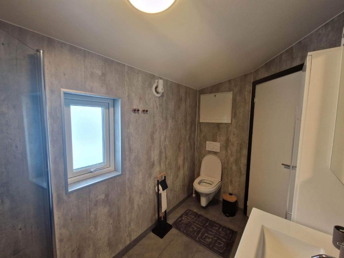Northern Living 2 Room With Shared Bathroom Tromsø Eksteriør bilde